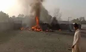 پی اے ایف کا تربیتی طیارہ پشاور کے قریب گر گیا، دونوں پائلٹ شہید