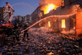 یوکرین میں ماریوپول تھیٹر پر روسی بمباری، 300 افراد کی ہلاکت کا خدشہ
