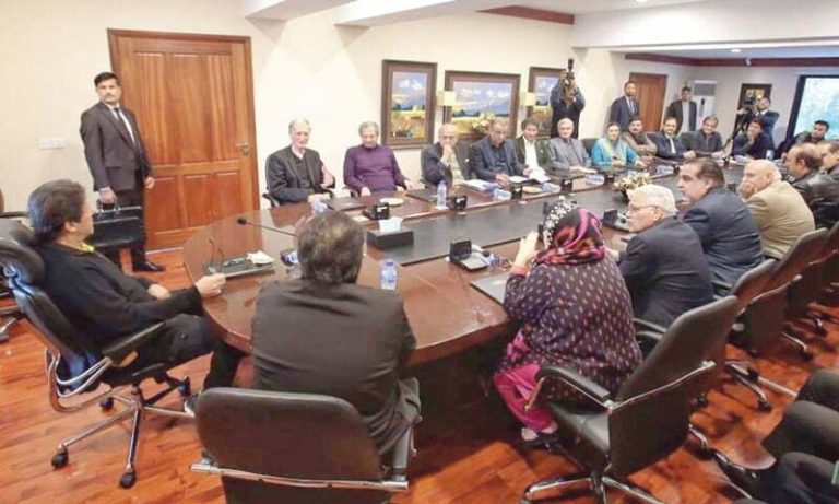 خط پبلک کیا جائے، مستعفی ہو جانا چاہیے: پی ٹی آئی سیاسی کمیٹی  کی تجویز