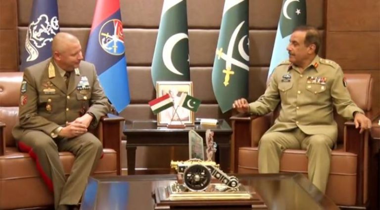 ہنگری کی مسلح افواج کے کمانڈر لیفٹیننٹ جنرل رومولس روسزن زینڈی کا دورہ پاکستان ، چیئرمین جوائنٹ چیفس آف سٹاف کمیٹی جنرل ندیم رضا سے ملاقات