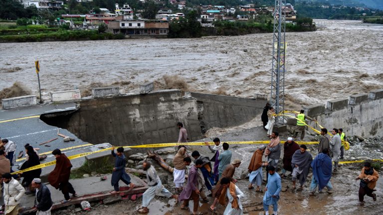 بے گھرافراد کو مدد کی شدید ضرورت ، کچھ اضلاع میں سیلاب کے پانی میں اضافہ ہورہا ہے