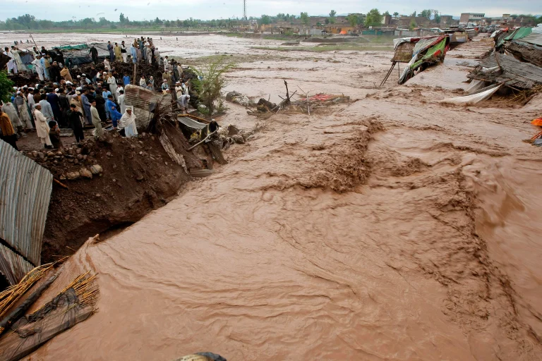 آج رات دریائے راوی پر شاہدرہ کے علاقے میں بڑا خطرہ ہے