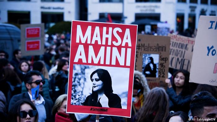 ایران میں مہسا امینی کی موت کیخلاف مظاہروں میں کتنی ہلاکتیں ہوئیں ؟ ناروے کے انسانی حقوق گروپ نے اہم انکشاف کر دیا