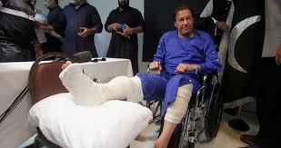 عمران خان نے زخم دکھا دئیے، فوٹیج منظرعام پر، پراپیگنڈہ کرنیوالوں کو نئی مشکل میں ڈال دیا