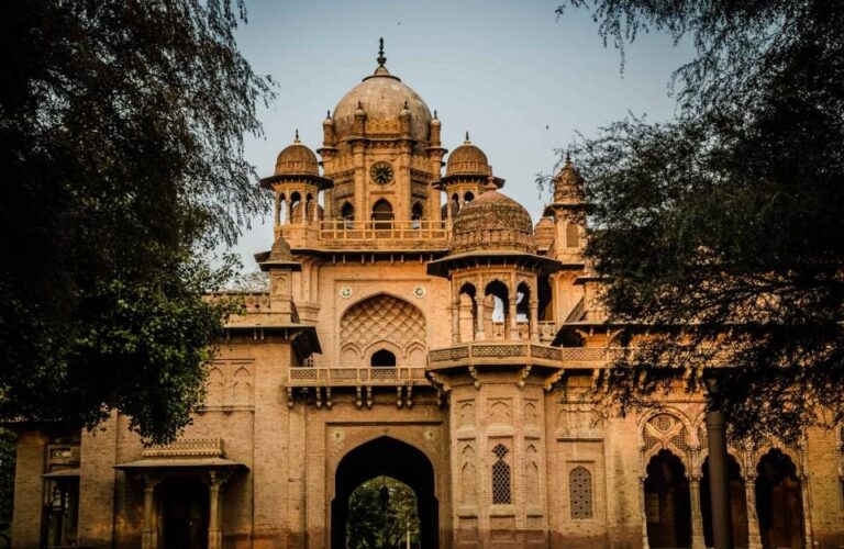 پرنسپل ایچی سن کالج اور سید بابر علی کےاستعفوں نے تہلکہ مچا دیا، اصل کہانی سامنے آ گئی